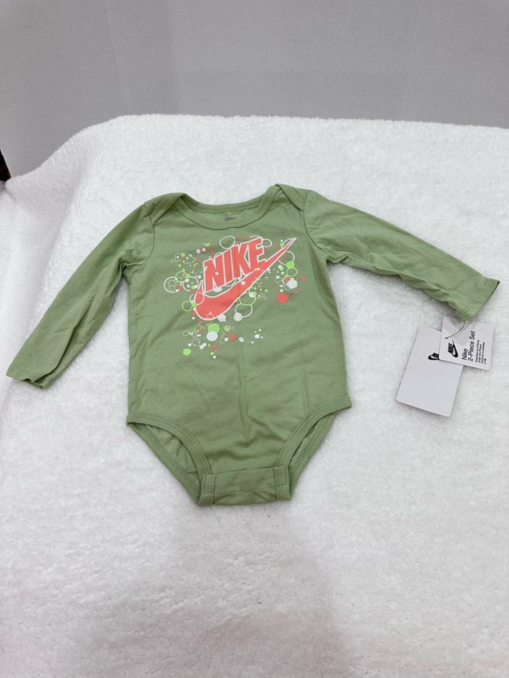 Girl’s Nike  Bodysuit and Legging Set - Picture 4 of 12